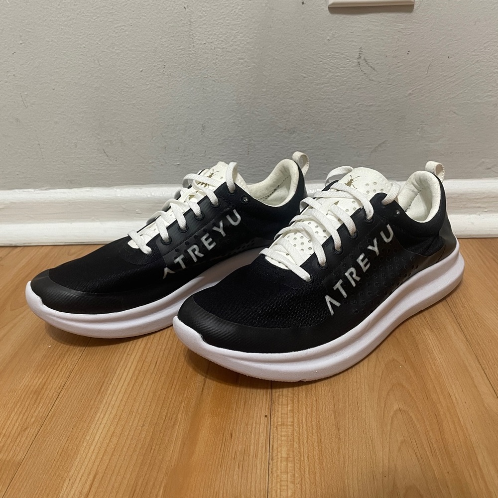 atreyu running shoes like new